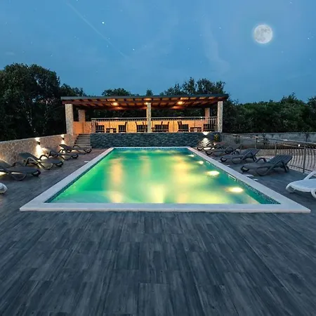 Karen Guest house *