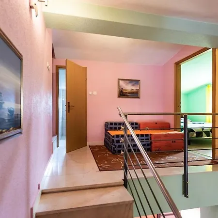 Karen Guest house *